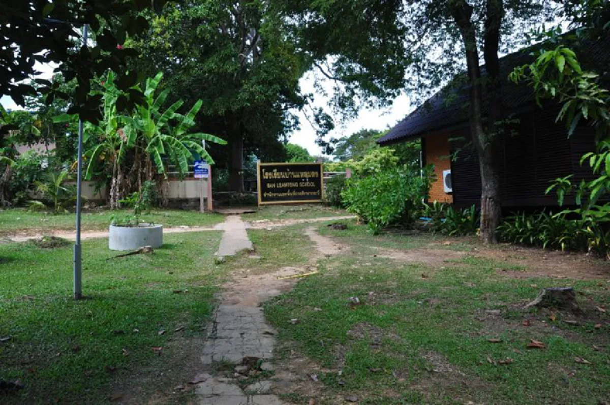 เกิดเรื่องอัศจรรย์อีกแล้ว!!! กรมที่ดินแจ้งหลักฐานใหม่"ในหลวง ร.9"เคยพระราชทานที่ดิน ปี 2519 ชาวเลเกาะพีพีนำพิสูจน์สิทธิ์สู้นายทุนรุกยึดครอง