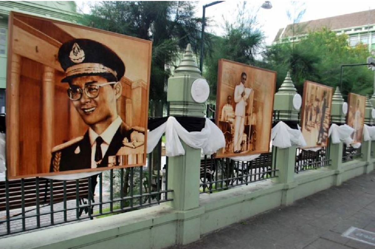 ปลาบปลื้มที่สุด !!! กต.เทิดไท้พระเกียรติ "ในหลวง รัชกาลที่ ๙ "ขอซื้อภาพวาดพระบรมสาทิสลักษณ์ ผลงาน นศ.เพาะช่างนำประดิษฐานถาวร สนง.ใหญ่UN