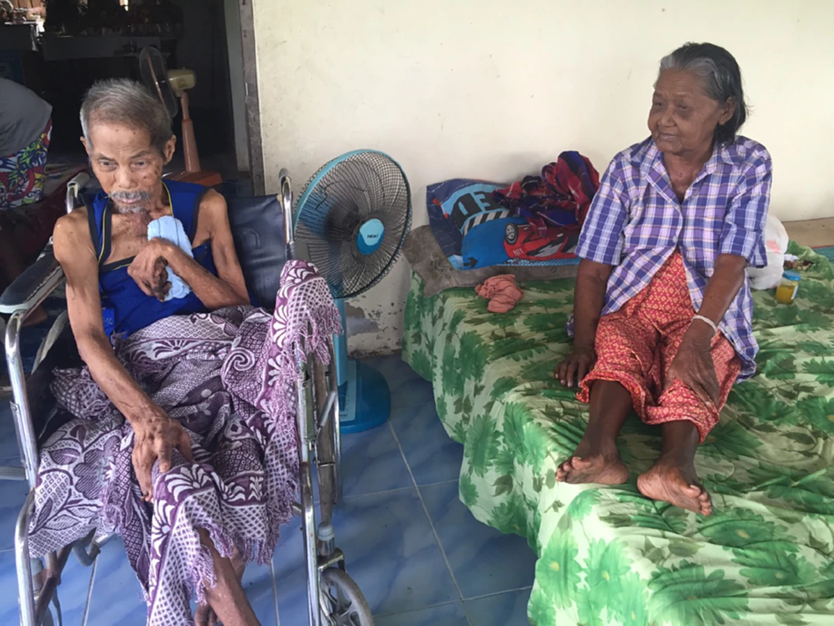 สุดสงสารตาอัมพาต ยายป่วยสารพัดโรคหนำซ้ำดวงตาริบหรี่ อยู่บ้านด้วยกันแต่เหมือนห่างไกลเหลือเกิน เวทนาหนักเมื่อรู้พฤติกรรมลูก(คลิป)