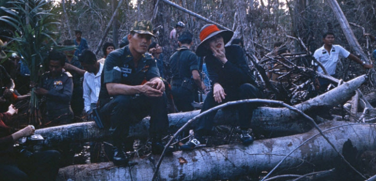 "องครักษ์ประจำตัวฉัน ไม่ยอมให้ฉันเปียกเลย" สมเด็จแม่ ทรงตรัสถึงในหลวง รัชกาลที่๑๐ ที่ข้าราชบริพารสุดประทับใจ
