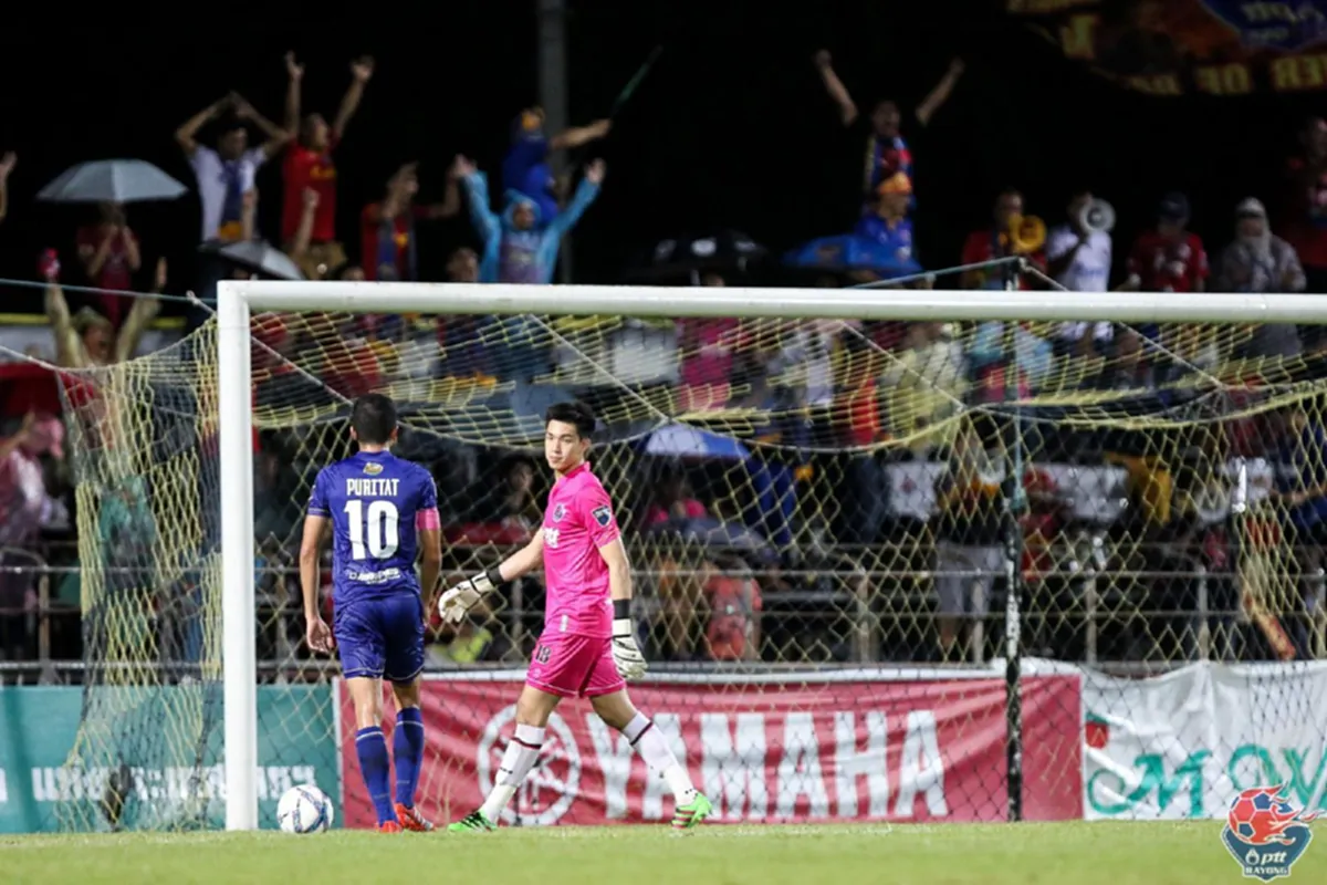 รวมภาพ "ตี๋-บุญยเกียรติ วงค์ษาแจ่ม" PTT Rayong FC ที่สาวๆกรี๊ดมากตอนนี้!!!(27ภาพ)