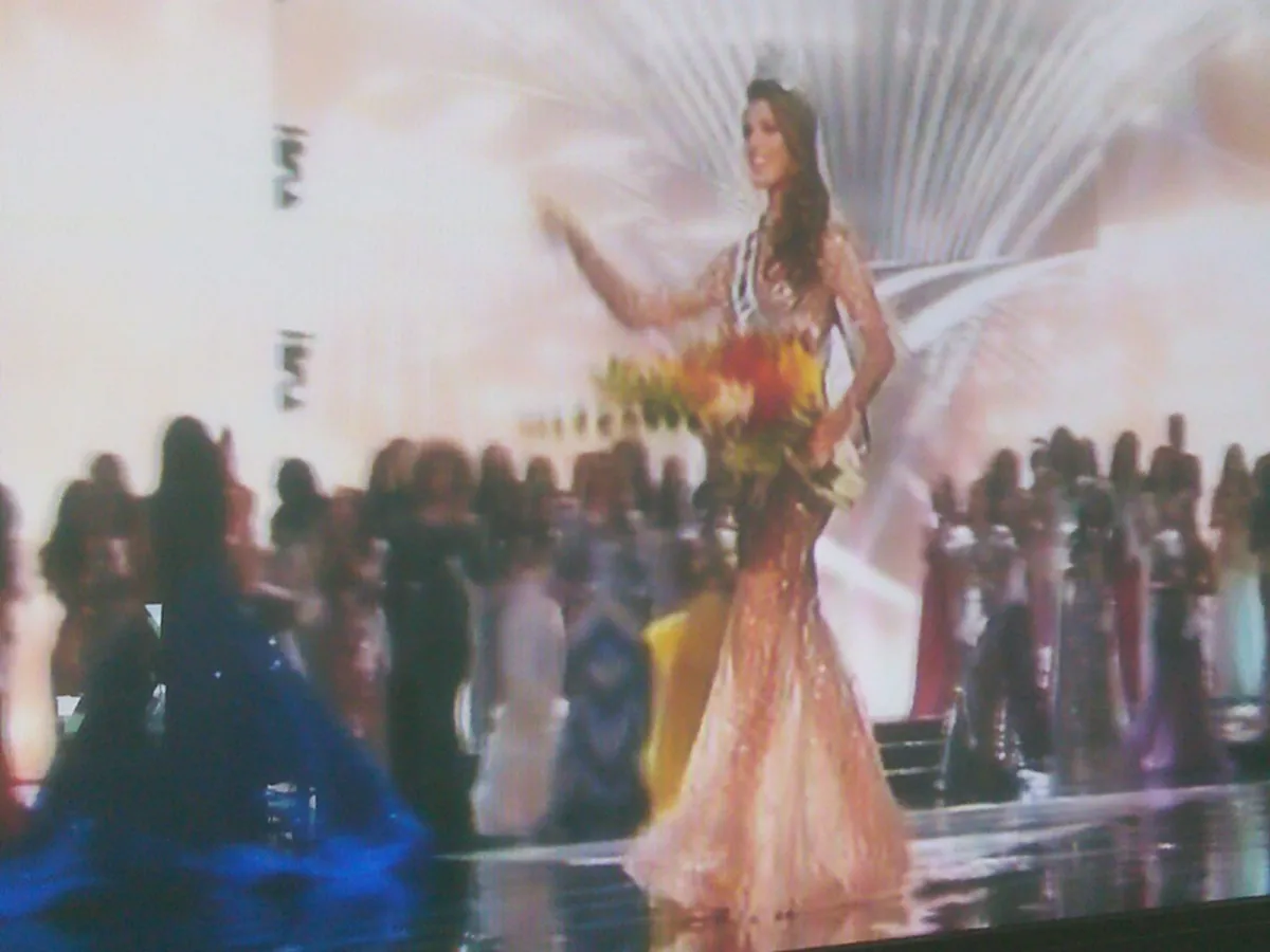 มงฯลงแล้ว!!! สาวงาม "FRANCE" คว้ามงกุฎ MissUniverse 2016 ไปครองได้สำเร็จ ส่วน "น้ำตาล ชลิตา" ทำเต็มที่ผ่านเข้ารอบ 6 คน