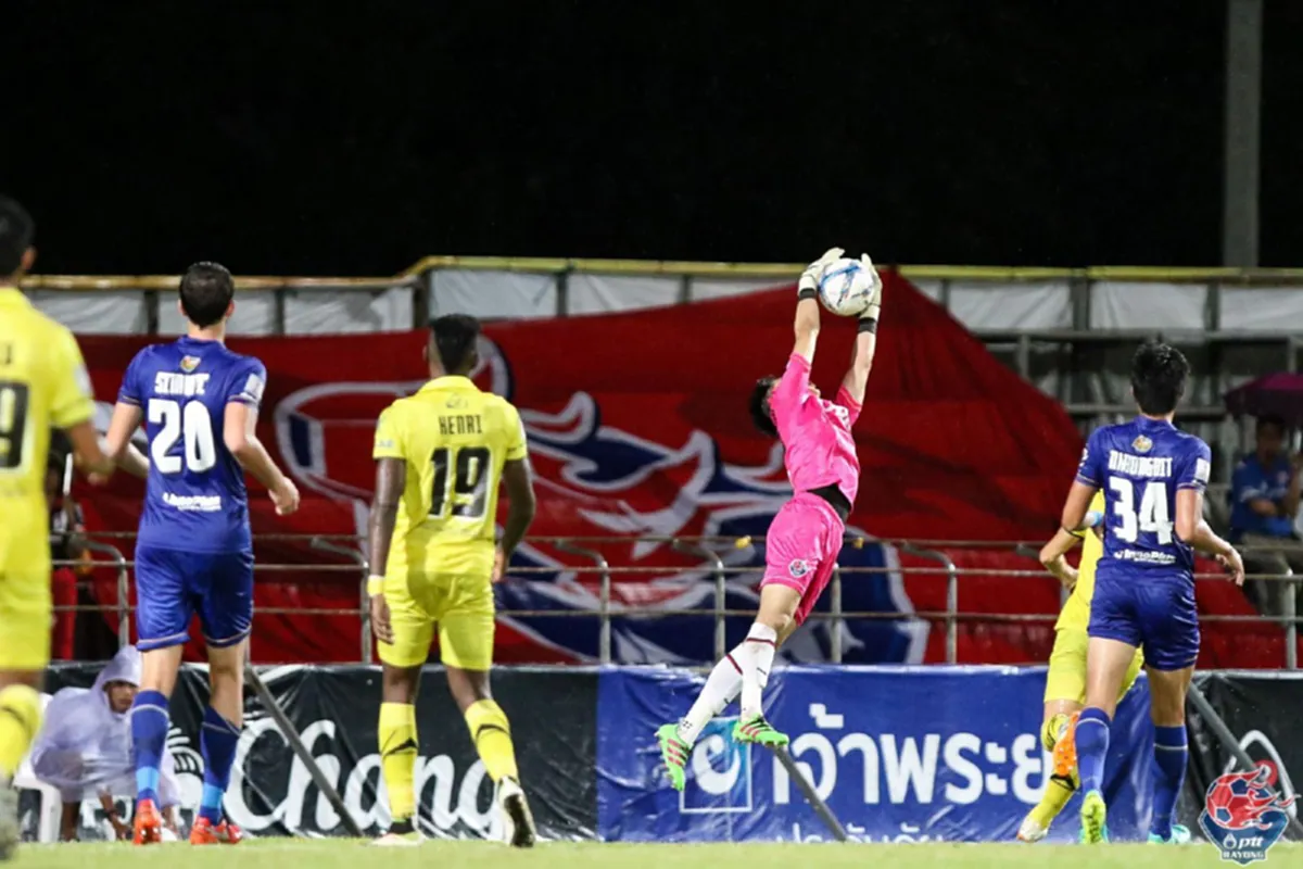 รวมภาพ "ตี๋-บุญยเกียรติ วงค์ษาแจ่ม" PTT Rayong FC ที่สาวๆกรี๊ดมากตอนนี้!!!(27ภาพ)
