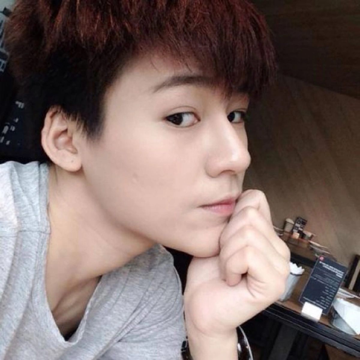นี่คนเดียวกันจริงหรอ??? สาวหล่อหน้าหวาน อดีตพระเอกหนังคู่ต่าย เพ็ญพักตร์ ปัจจุบันเปลี่ยนไปเยอะมาก เพราะสาเหตุนี้ทำเอาอึ้งเลย!!!