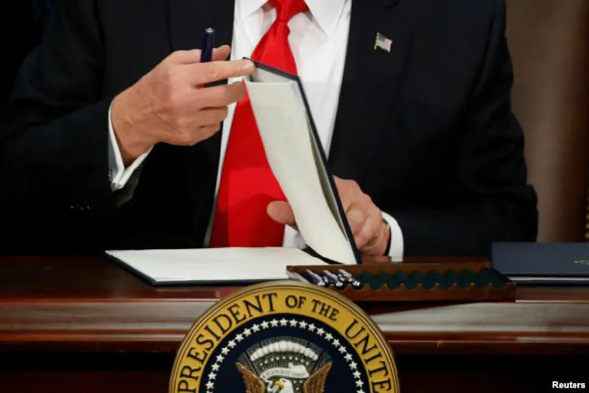 ชมภาพกันชัดๆ !! บริษัทสถาปัตยกรรมเม็กซิโก เผยภาพกำแพงกั้นชายแดนสหรัฐ-เม็กซิโกของทรัมป์ เห็นแล้วบอกได้คำเดียวว่า โหดสุดๆ มดยังผ่านไม่ได้ !! 