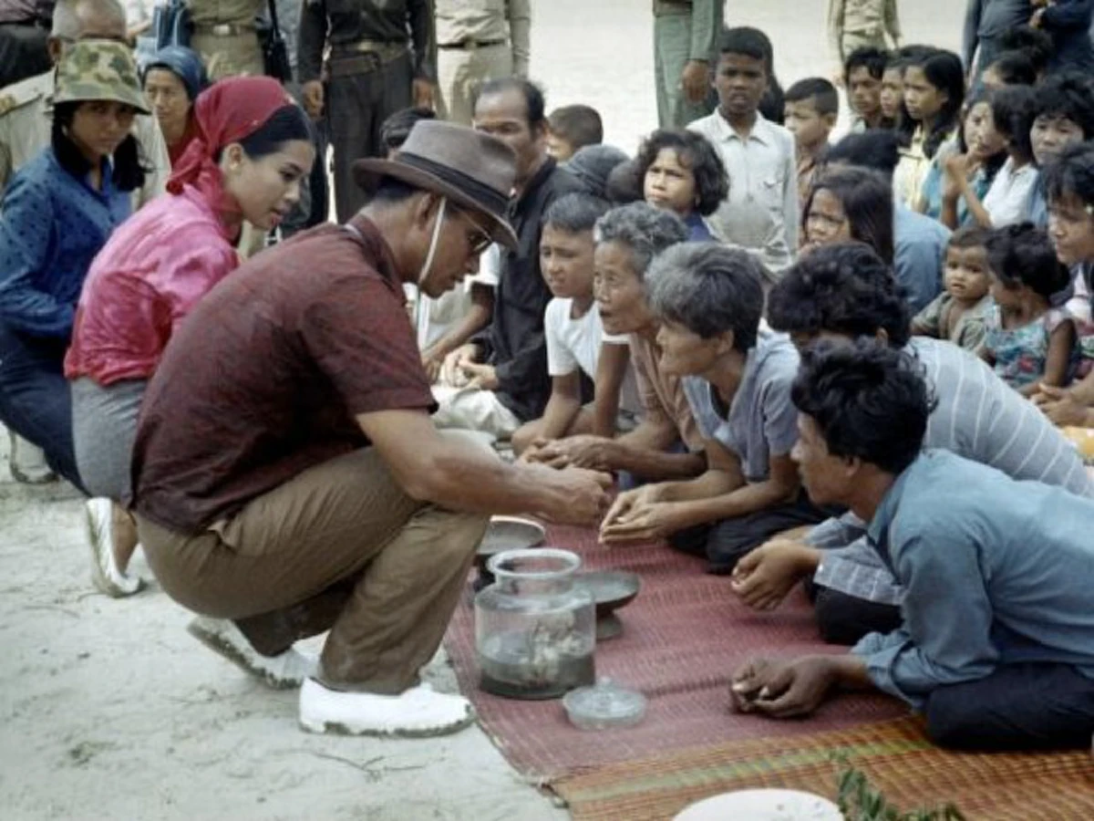 มีเรื่องอะไรบ้าง!!  ...ที่ทำให้ในหลวงรัชกาลที่ ๙ ทรงกลั้นพระสรวลไว้ไม่อยู่...