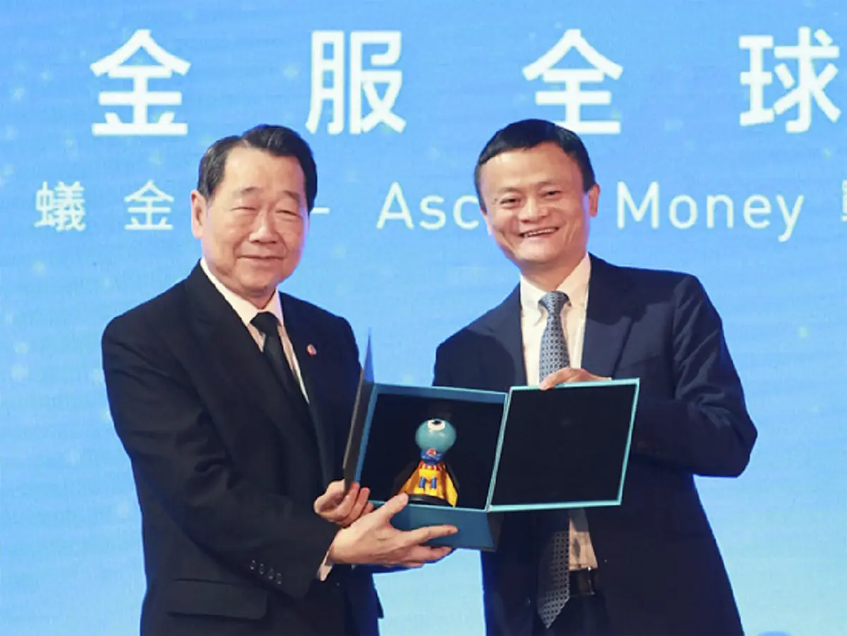 โอกาสหรือความน่ากลัว!!! "กรณ์" วิจารณ์ CP จับมือ Alibaba อนาคตฝาก-ถอนเงินได้ที่ 7-11 หวั่นกีดกันโอกาสทางการค้าผู้ประกอบการรายเล็ก