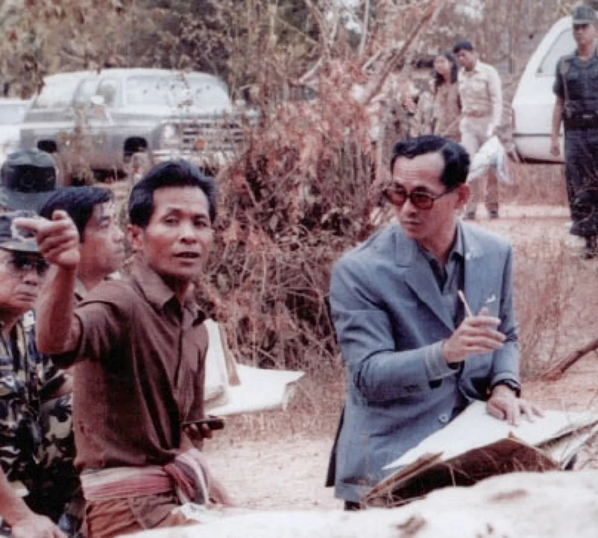 "ไม่ทําอะไร แล้วค่อยมาปลื้มพระองค์" ข้อคิดจากดร.สุเมธ กับประโยคที่ต้องน้ำตาไหล เตือนคนไทยหันมาทำตามคำสอน "ในหลวง" 