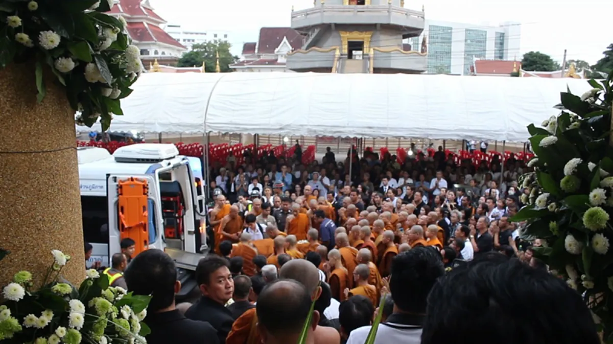 กราบอาลัยหลวงปู่แน่นศาลา.. ศิษยานุศิษย์แห่ร่วมสรงน้ำสรีระสังขาร "หลวงปู่ใหญ่" สุดโศกเศร้า