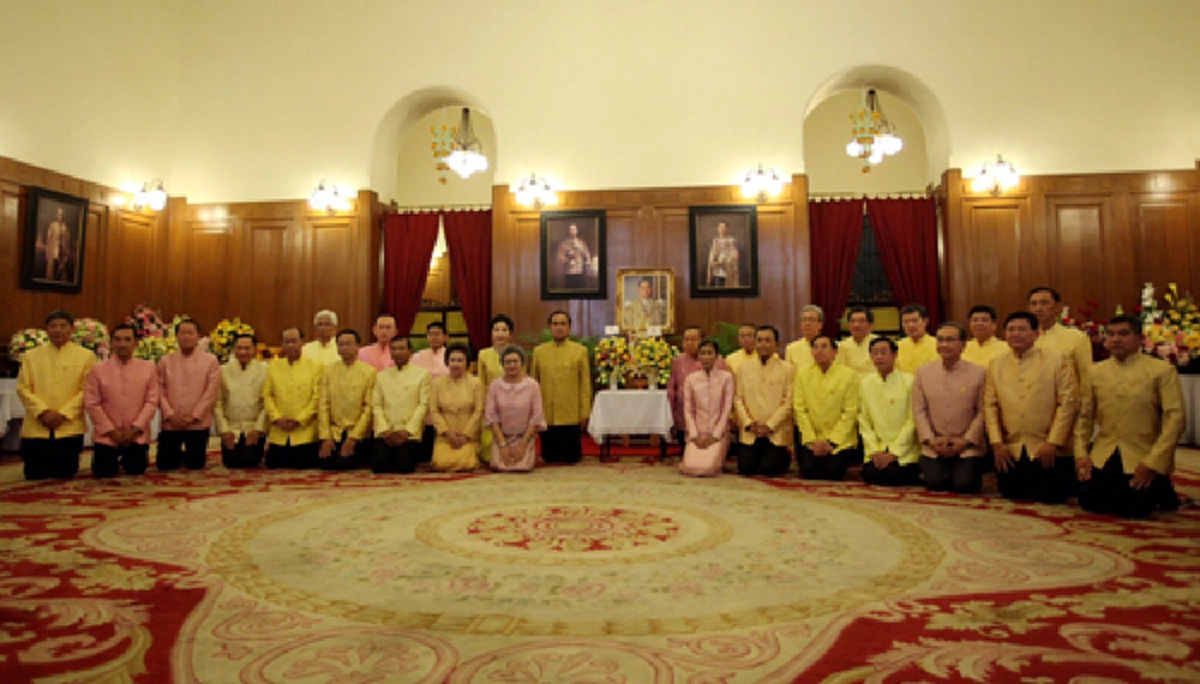 ที่สุดหัวใจคนไทย!! นายกฯประยุทธ์นำครม.ถวายพระพร "ในหลวง " ขอพระองค์ทรงพระเจริญยิ่งยืนนาน