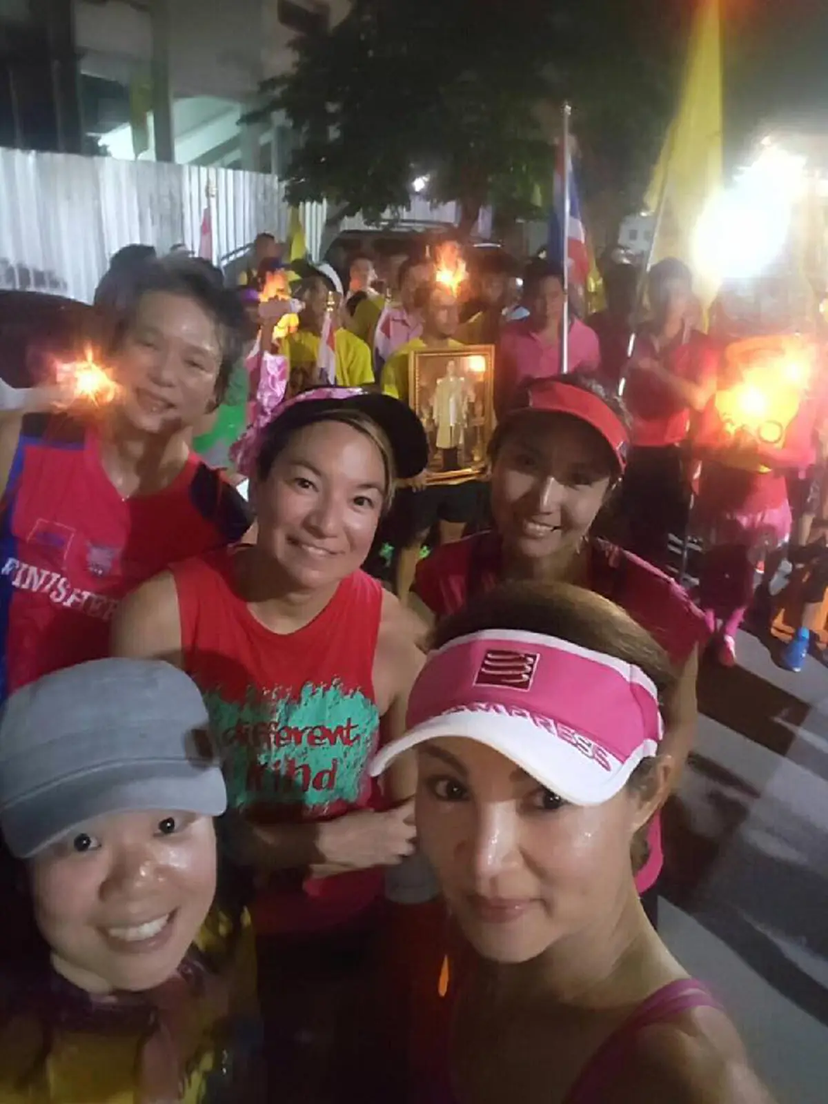 เต็มเปี่ยมด้วยพลัง  จากหัวใจที่ภักดี ขอบพระคุณอย่างที่สุด...เรารักในหลวง(มีภาพ)