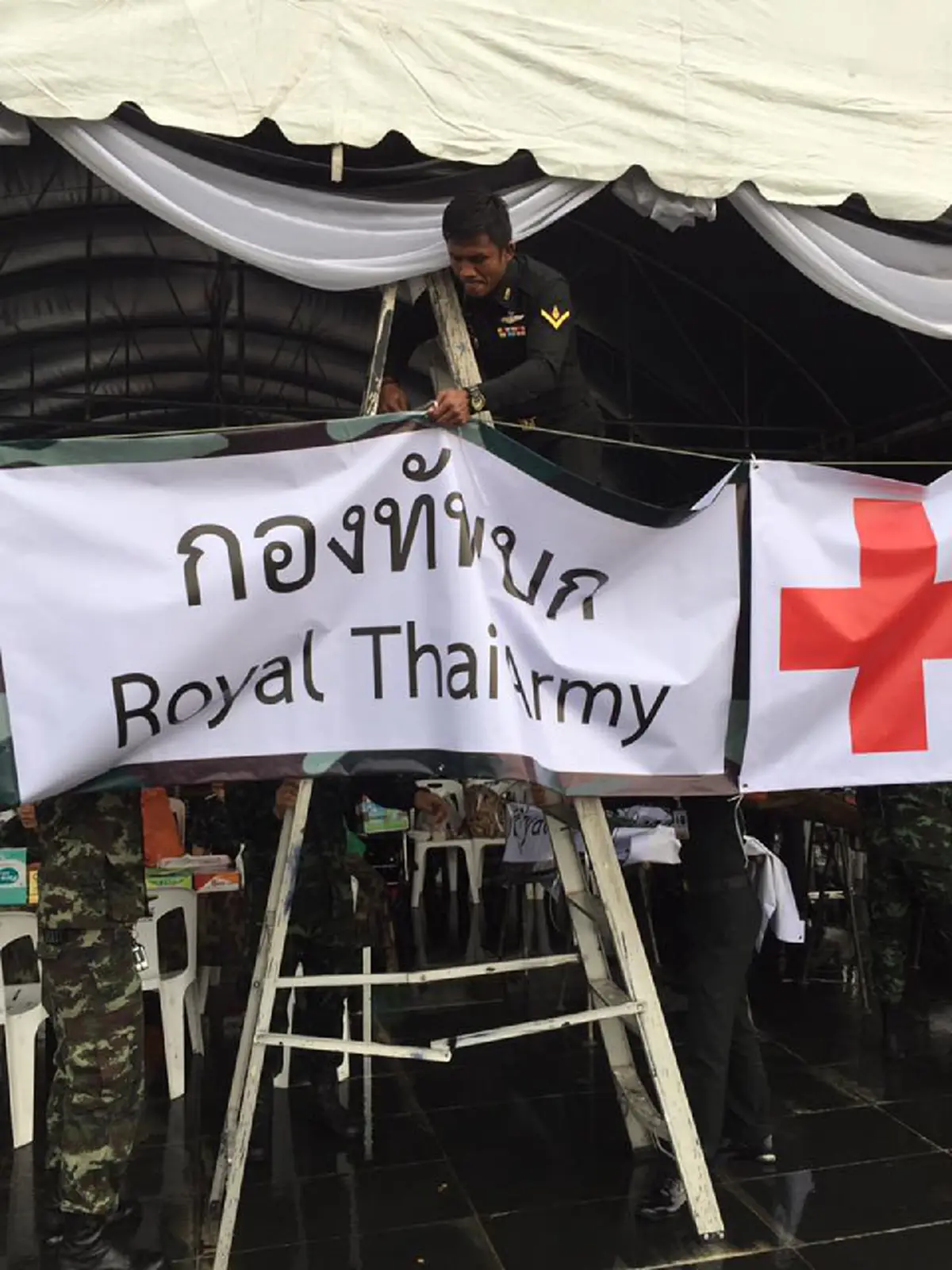 มาดแมน !! "บัวขาว" สวมเครื่องแบบ กองร้อยบริการ ถวายในหลวง ให้คำมั่นยึดคำสอน ร.๙ จนกว่าชีวิตจะหาไม่