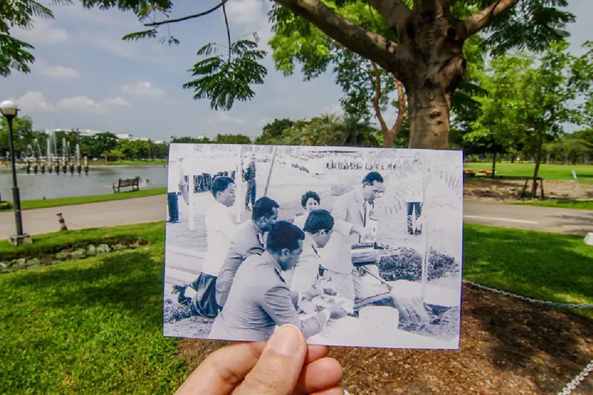 แชร์สนั่น!! "ช่างภาพหนุ่ม" เดินทางตามรอย พระบรมฉายาลักษณ์ ในหลวง ร.9 บันทึก 11 สถานที่จริง "ที่ที่พ่อไป"