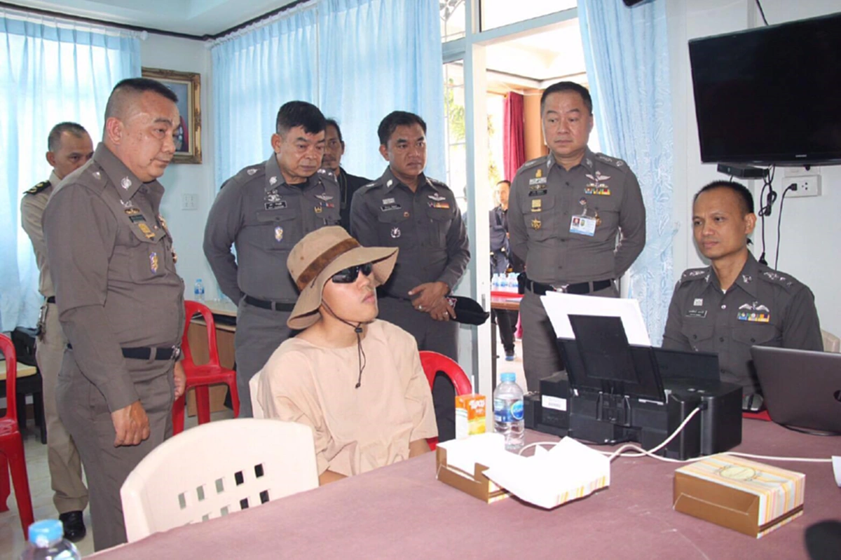 ตอนทำไม่คิด พอโดนจับทำน้ำตาไหล!!! มือบึ้มภูเก็ตร่ำไห้สารภาพแล้ว ศรีวราห์ รุดสอบในทัณฑสถานนครฯ...ยังต้องสอบเพิ่มอีก (รายละเอียด)