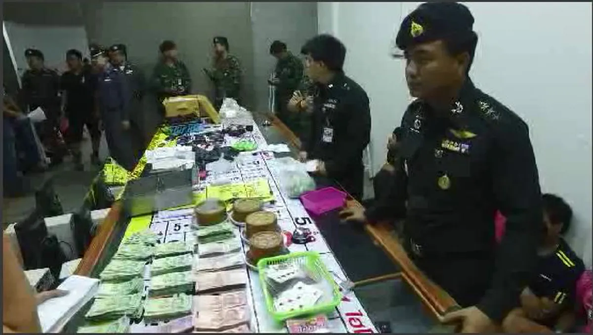 อิทธิพลใหญ่ขนาดไหนกันเชียว!!!  ทหารชุด ฉก.กองทัพภาคที่ 1 บุกโกดังลาดกระบังดัดแปลงเปิดบ่อนเย้ยกม. รวบ 96 ผีพนันพร้อมของกลางอื้อ !!?!!