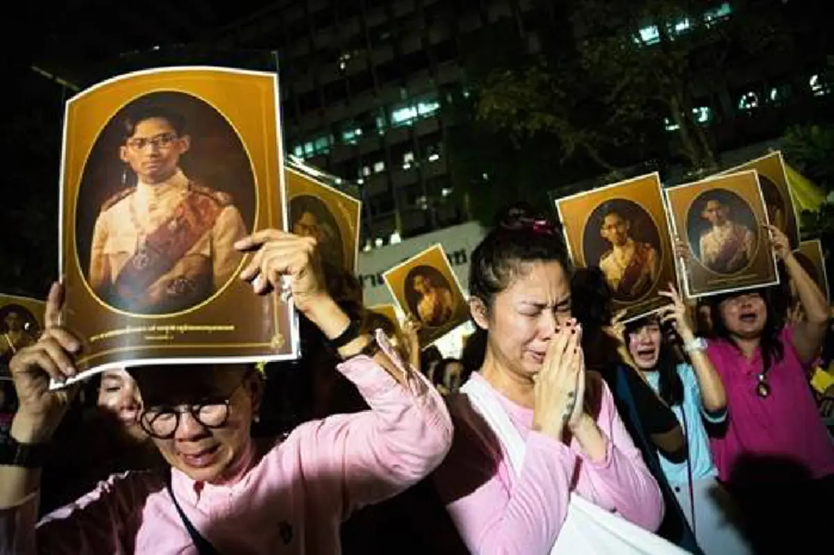 คุณรู้สึก..เราคนไทยรู้สึกเหมือนกัน !!! ก.วัฒนธรรมตามหา 11  ตัวแทนคนไทยจาก 9 ภาพความจงรักภักดี  " ในหลวง  รัชกาลที่ 9 " 