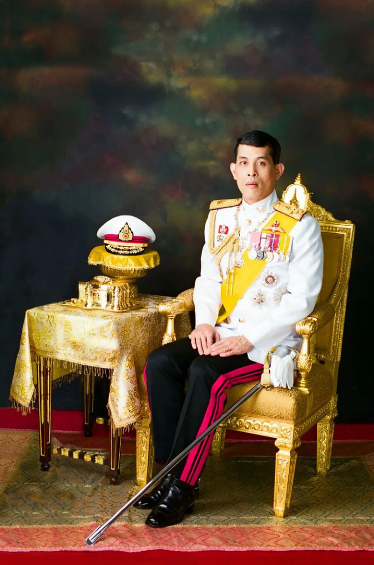 สำนักงานปลัด สำนักนายกฯ อัญเชิญพระบรมฉายาลักษณ์ "สมเด็จพระเจ้าอยู่หัว รัชกาลที่ ๑๐"ให้ปชช.ดาวน์โหลด (ภาพ)