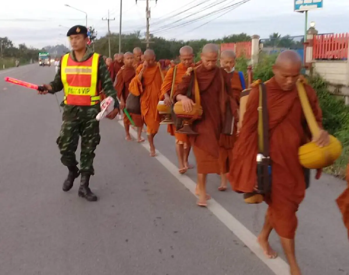 นี่ก็หน้าที่ทหาร!!! เห็นแล้วพูดได้คำเดียว"สาธุ" สมแล้วที่เป็น "ที่พึ่งของประชาชน" ทำได้ทุกอย่างจริงๆ (รายละเอียด+ภาพ)