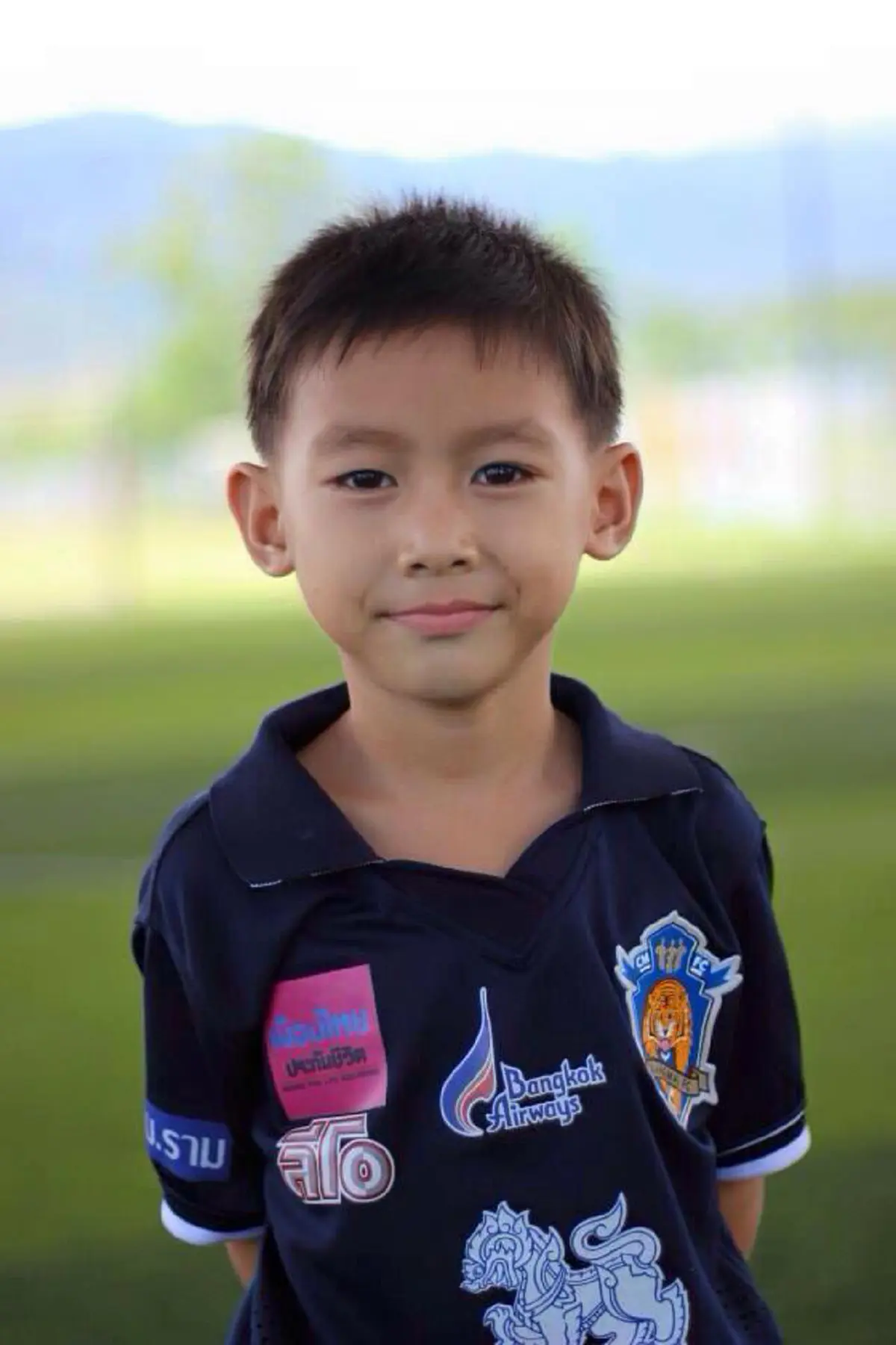 เด็กไทยไม่ธรรมดา พบอีก  คู่แข่ง "น้องพี" เด็กชาย 8 ขวบ"น้องจีโอ้" โชว์สกิลเตะบอลชนคาน 4 ครั้งรวด!! ลีลาไม่ธรรมดา หน้าตาก็เช่นกัน (คลิป)