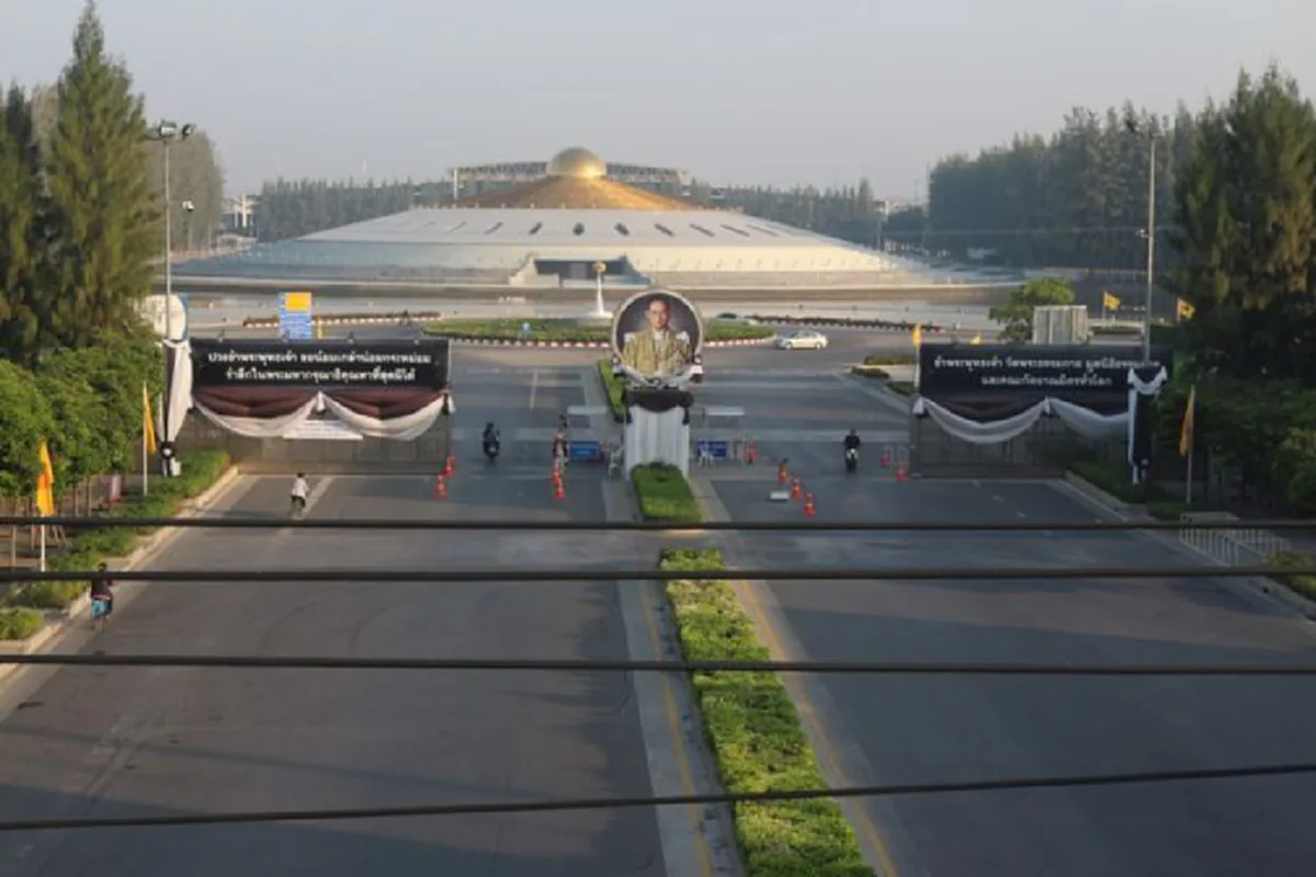 ยังไง??!!...ตำรวจตั้งด่านรอบ"วัดพระธรรมกาย"หวั่นมือที่3...ด้านคนขับรถบางคนบอกได้รับค่าจ้างจากวัดเที่ยวละเป็นพัน!!!