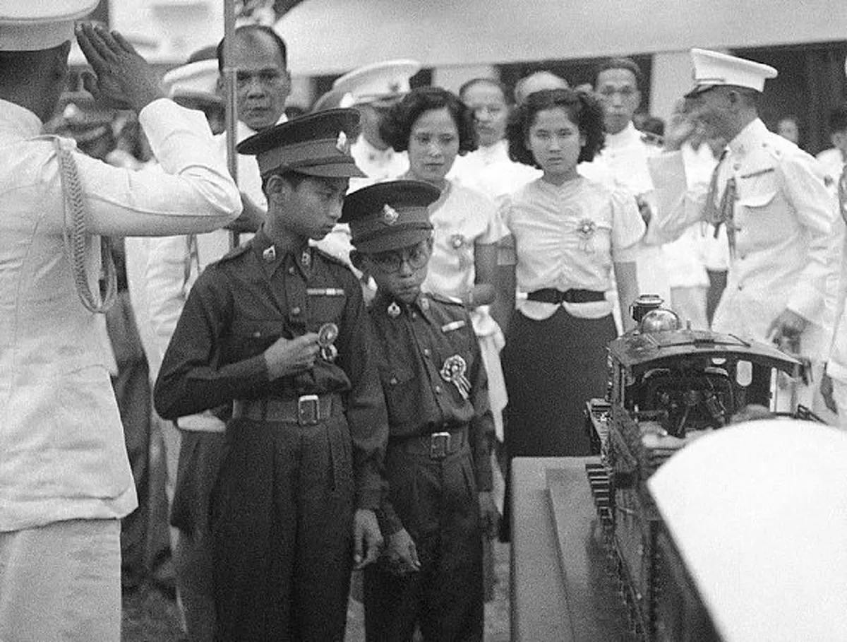 เมื่อฝรั่งหาว่า "คนไทย " ถูก "ล้างสมอง" ให้รักในหลวง เอิน กัลยกร" อดีตนักร้องสาวจึงออกมาตอบกลับไปแบบนี้!!!