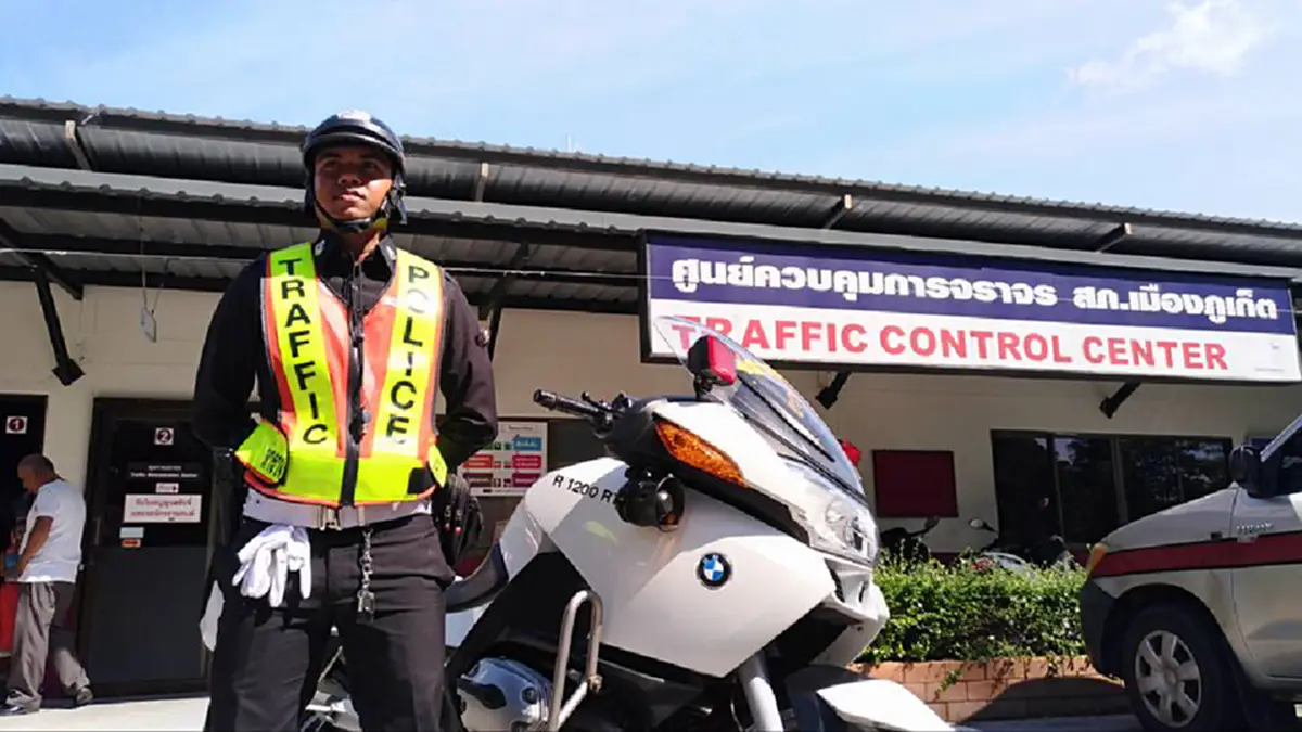 เอาใจไปเลย!!! "ตำรวจจราจร" โชว์พริ้ว "เต้นบีบอย" เสียงปรบมือกระหึ่มกลางภูเก็ต ไนท์ รัน 2017