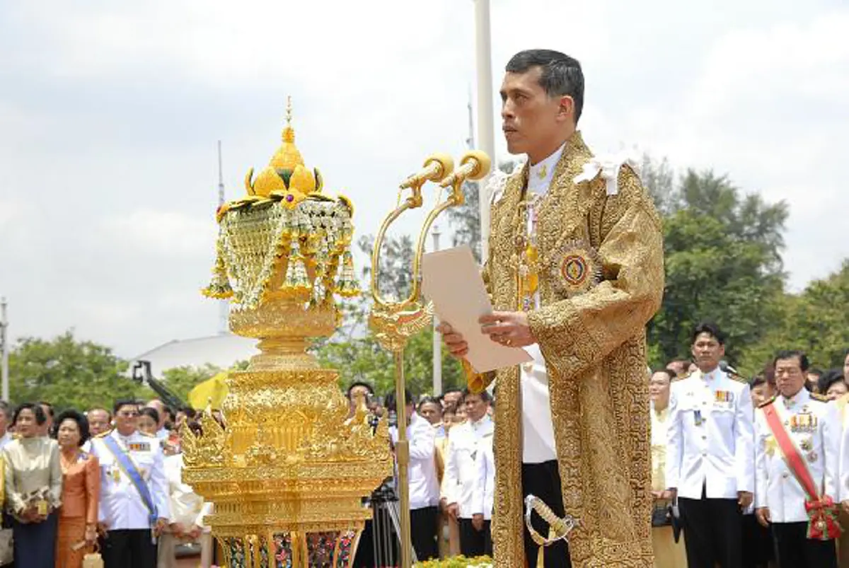 รัชกาลที่ 10...นายกฯ เผยการประชุม ครม. ถือเป็นการเริ่มแล้วกระบวนการมี พระมหากษัตริย์พระองค์ใหม่ (รายละเอียด) 