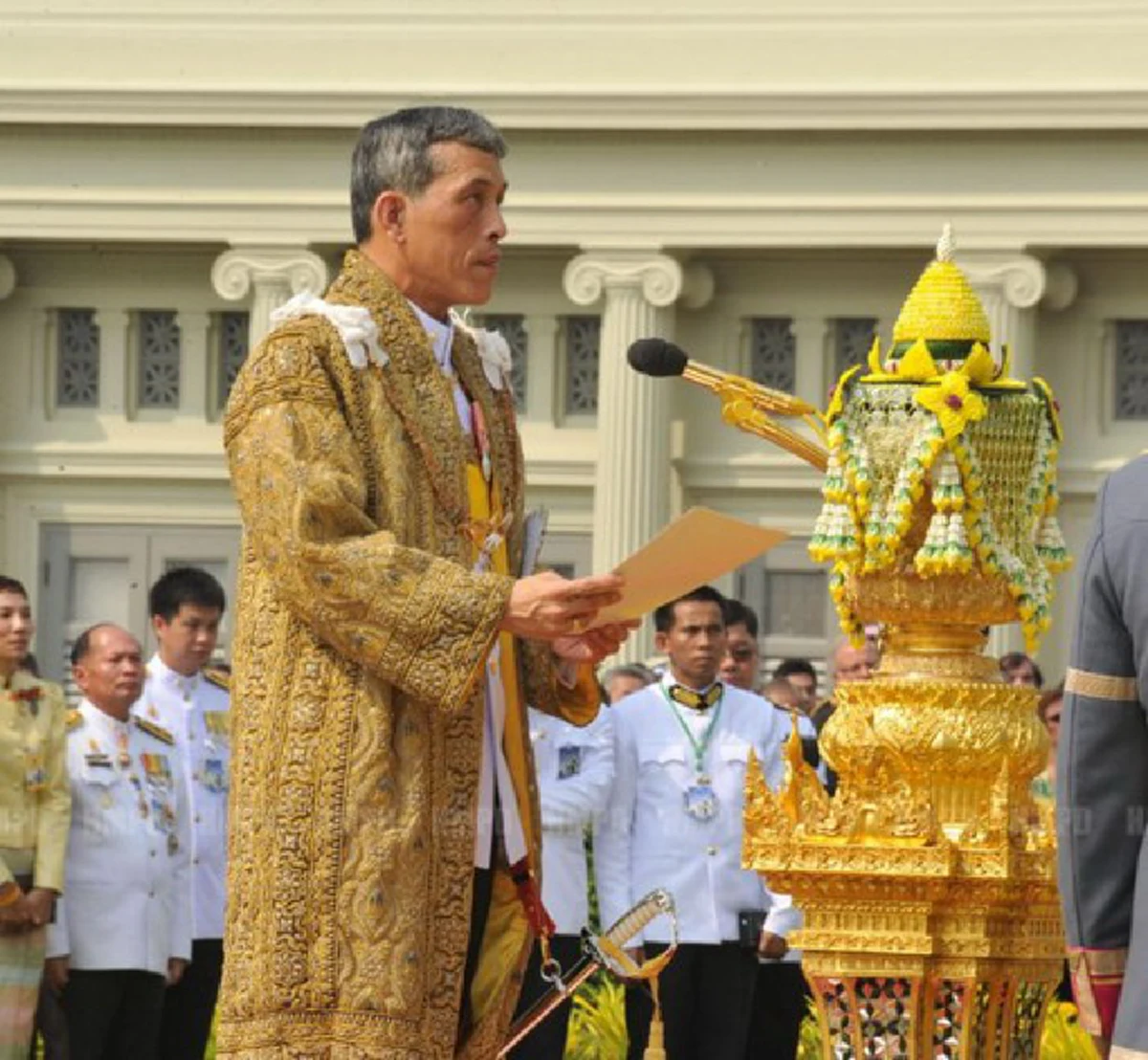 รัชกาลที่ 10...นายกฯ เผยการประชุม ครม. ถือเป็นการเริ่มแล้วกระบวนการมี พระมหากษัตริย์พระองค์ใหม่ (รายละเอียด) 