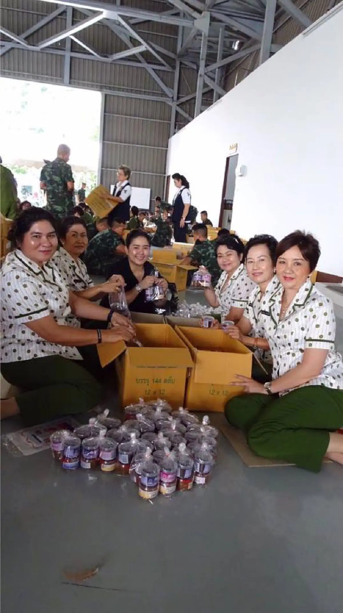 ด้วยแรงใจและแรงกาย...."เบื้องหลัง ถุงยังชีพพระราชทาน" ช่วยเหลือผู้ประสบอุทกภัยทางภาคใต้ โครงการมูลนิธิอาสาเพื่อนพึ่ง(ภาฯ) ยามยาก สภากาชาดไทย