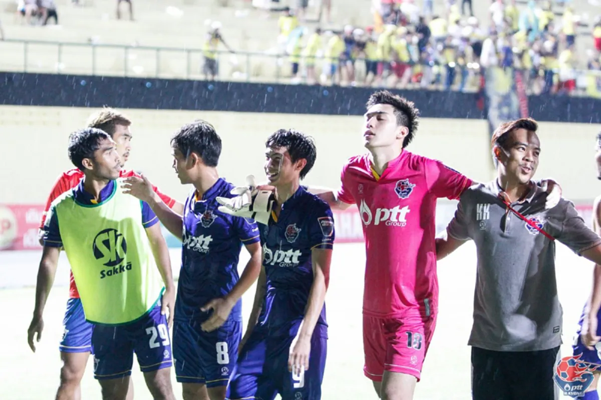 รวมภาพ "ตี๋-บุญยเกียรติ วงค์ษาแจ่ม" PTT Rayong FC ที่สาวๆกรี๊ดมากตอนนี้!!!(27ภาพ)