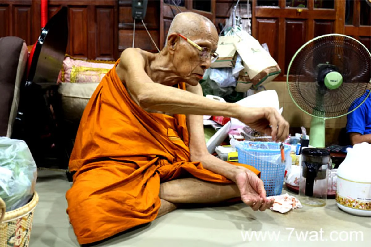 สาธุ! "ตะกรุดดอกไม้ทอง" หลวงพ่อพูน วัดบ้านแพน หนุนทุกความสำเร็จ สุดยอดเมตตามหานิยม