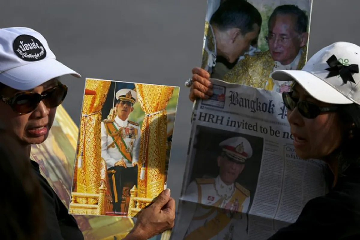 พสกนิกรแซ่ซ้อง...รับเสด็จ "สมเด็จพระบรมโอรสาธิราชฯ" เสด็จฯ พระราชพิธีปัญญาสมวาร (ภาพชุด)