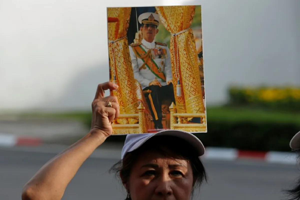 พสกนิกรแซ่ซ้อง...รับเสด็จ "สมเด็จพระบรมโอรสาธิราชฯ" เสด็จฯ พระราชพิธีปัญญาสมวาร (ภาพชุด)