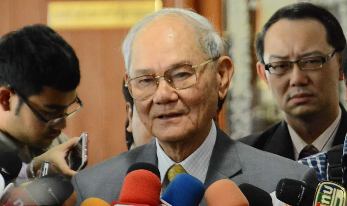 บันทึกหน้าประวัติศาสตร์ไทย "พล.อ.ประยุทธ์" รับ "พระราชทาน" รธน. 11 อรหันต์ปรับเนื้อหา หมวดพระมหากษัตริย์สู่อนาคต  (รายละเอียด)