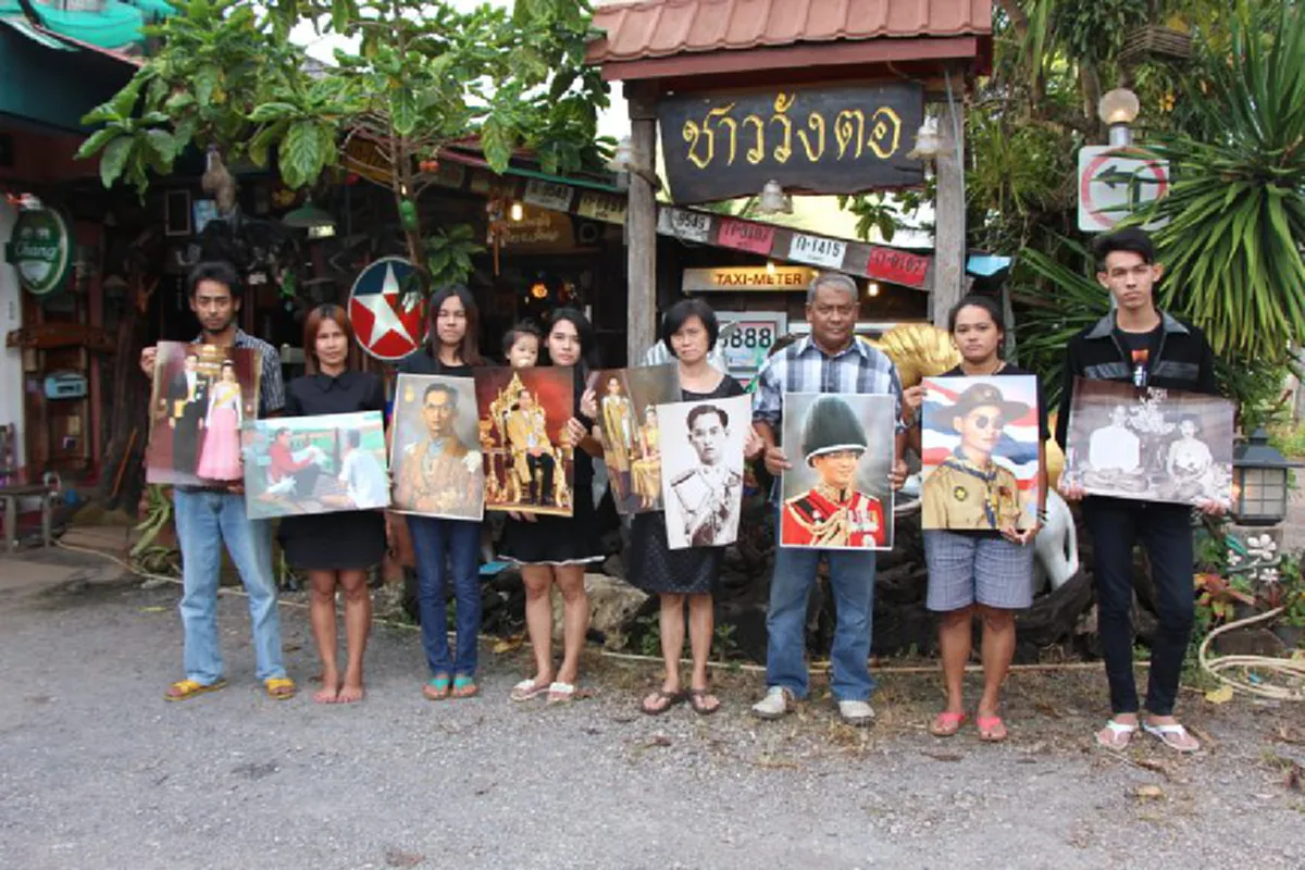 ลุงชาวตรังเปิดเผยภาพสะสม ในหลวง กว่าพันใบ หาอะไรประเมินค่ามิได้ (ชมภาพ)