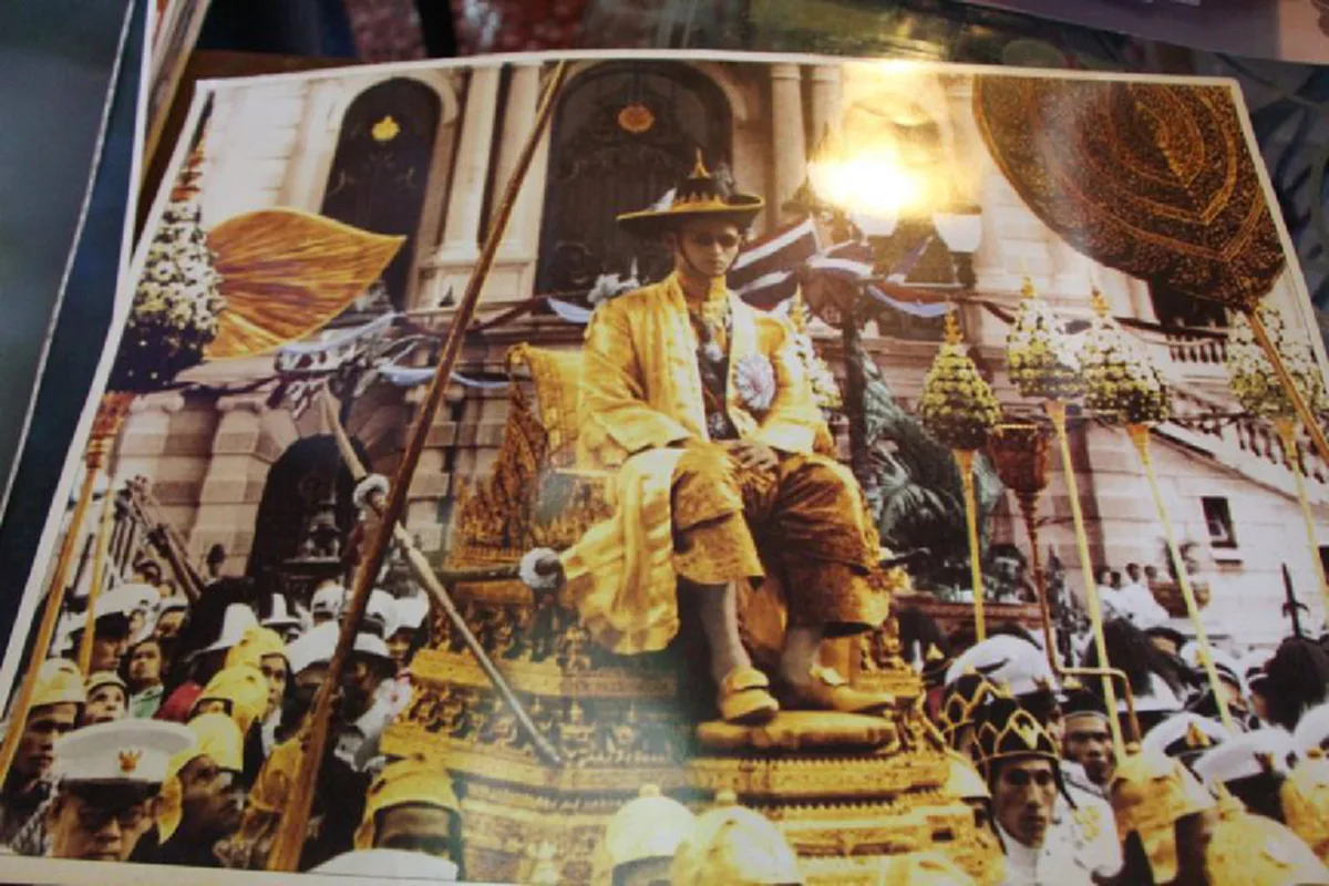 ลุงชาวตรังเปิดเผยภาพสะสม ในหลวง กว่าพันใบ หาอะไรประเมินค่ามิได้ (ชมภาพ)