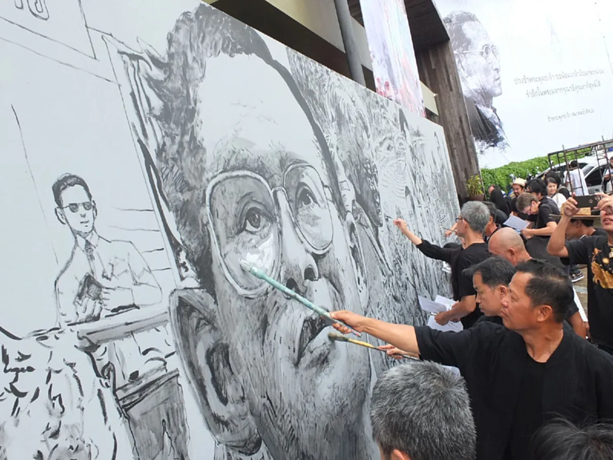 วาดภาพเพื่อพ่อ อ.เฉลิมชัย นำทัพ ศิลปินทั่วภาคเหนือ ระบายภาพความยิ่งใหญ่ของรัชกาลที่ 9 (ชมภาพ)