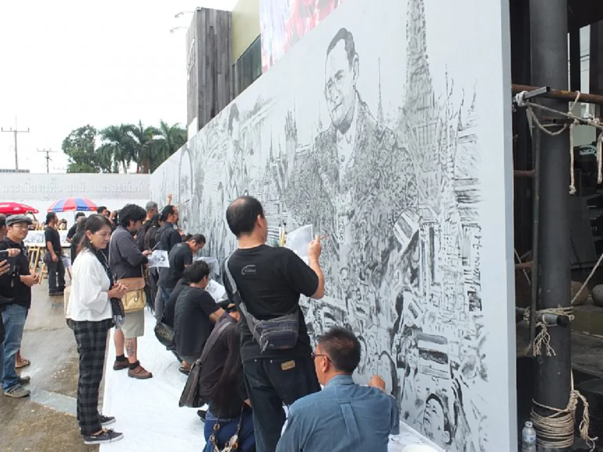 วาดภาพเพื่อพ่อ อ.เฉลิมชัย นำทัพ ศิลปินทั่วภาคเหนือ ระบายภาพความยิ่งใหญ่ของรัชกาลที่ 9 (ชมภาพ)