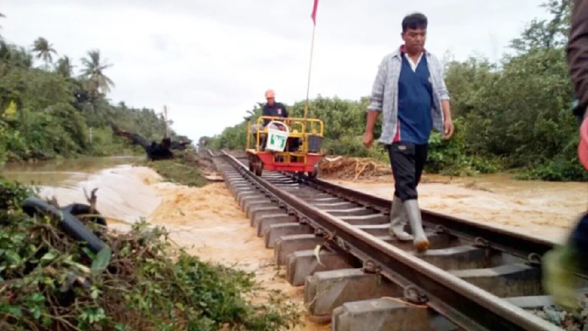 กฟท แจ้ง!!! รถไฟเปิดเดินรถได้ถึงสถานีประจวบฯ แจ้งเปลี่ยนเส้นทาง-งดให้บริการ เหตุน้ำท่วมทางขาด