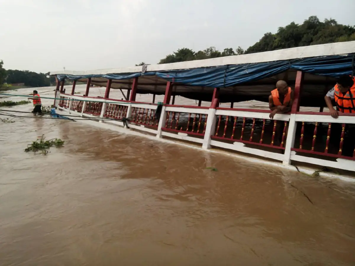 ยิ่งดู ยิ่งเศร้า!! คลิปสุดสะเทือนใจ!! โศกนาฏกรรมเรือล่มสังเวย12 ชีวิต กลางเจ้าพระยา (มีคลิป)