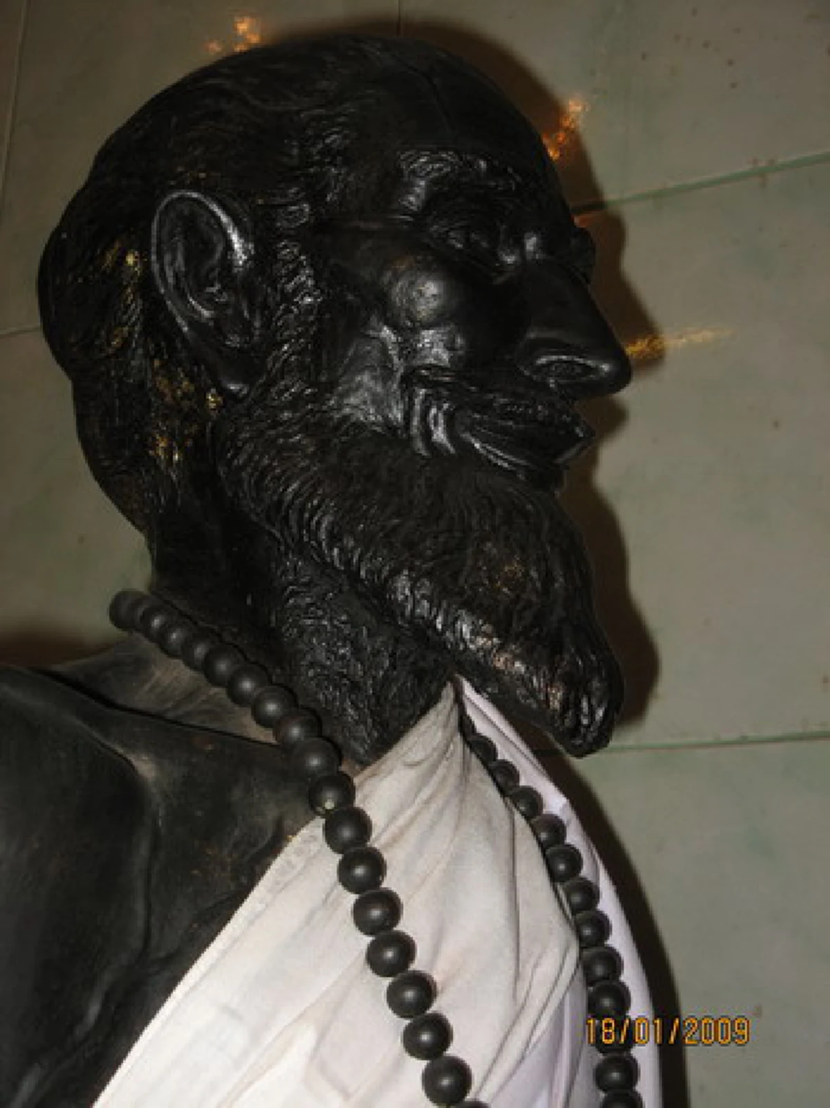 ชวนดู! รูปปั้นหมอชีวกโกมารภัจจ์ ที่เหมือนจริงที่สุด! เพราะสร้างจากการสื่อญาณของ"หลวงพ่อบ๋าวเอิง" ที่แสดงให้ช่างปั้นเห็นด้วยญาณทิพย์