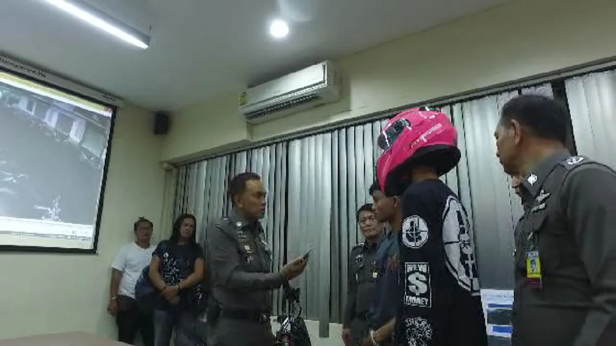 ไม่รอดเงื้อมมือ!! รวบ 2 โจรใช้มีดจี้ทำร้ายเหยื่อหวังชิงไอโฟนย่านมหาลัยดัง เปิดปากเลือกเป้าหมายเพราะเห็นกำลังเล่นโทรศัพท์เพลินๆ!!??!!(ชมคลิป)