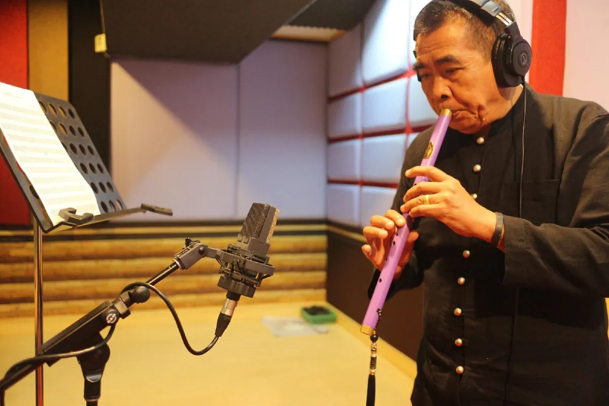 เศร้ากรีดหัวใจ!!! ฟังหรือยังเพลง "ลอย" ในเทศกาลลอยกระทง ที่ความหมายบาดลึกหัวใจ อาลัยถึงคนบนฟ้าที่อยู่แสนไกล (มีคลิป)