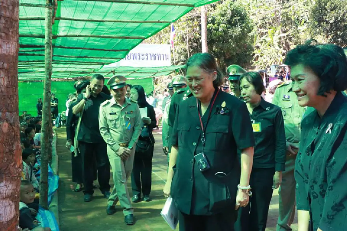 คนไทยโชคดีที่สุด..ปีติน้ำพระทัย!!! สมเด็จพระเทพรัตนราชสุดาฯ ทรงติดตามผลการดำเนินงานโครงการตามพระราชดำริ โรงเรียนในสังกัดตำรวจตระเวนชายแดน ..