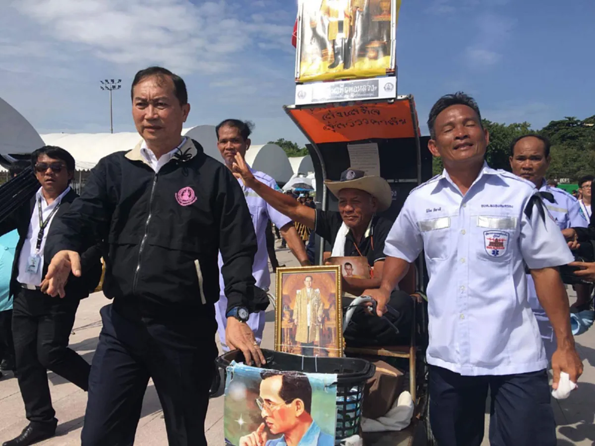 หลั่งน้ำตาด้วยความสำนึกในพระมหากรุณาธิคุณ...ลุงปานกับสามล้อพระราชทานถึงสนามหลวงแล้ว...เดินทางด้วยหัวใจ7วันเต็ม