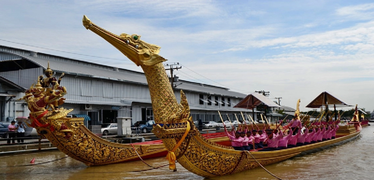 เรือพระที่นั่งประจำรัชกาลที่ ๙ "เรือนารายณ์ทรงสุบรรณ รัชกาลที่ ๙" เรือสำคัญในพระราชพิธีที่สร้างในรัชสมัยของในหลวง ร.๙