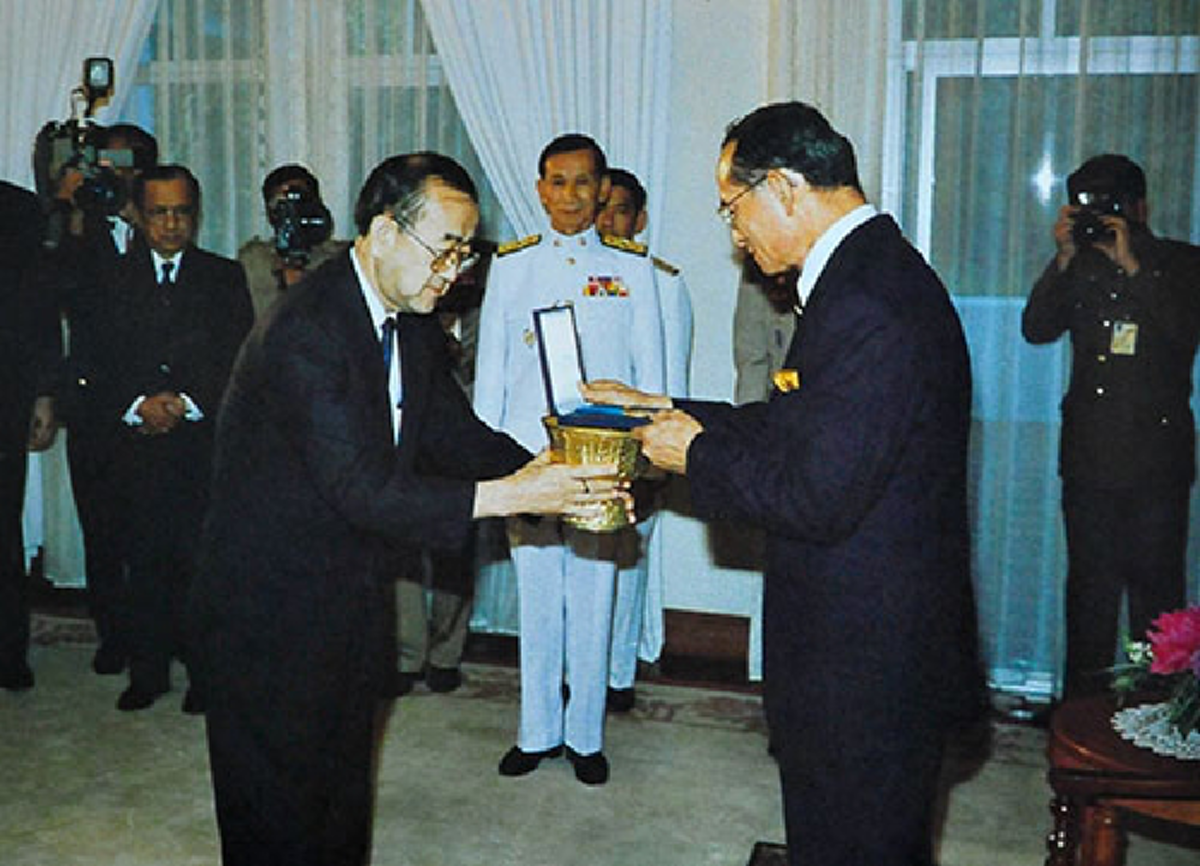 พระอัจริยภาพตลอดกาล!! นานาชาติทูลเกล้าฯถวายรางวัล"องค์พ่อหลวง" ตลอด70ปีแห่งการครองราชย์