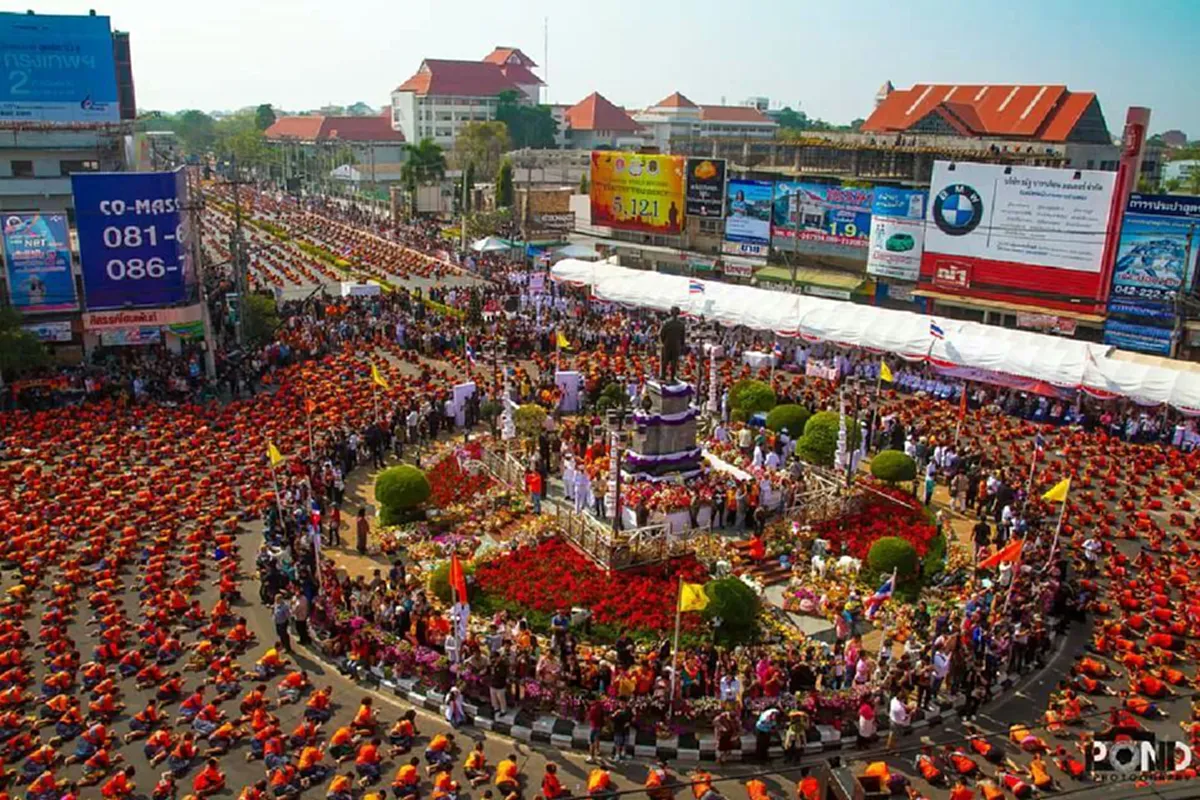 สุดยิ่งใหญ่!! นางรำกว่า 25,000 ชีวิต รำบวงสรวงวันก่อตั้ง เมืองอุดรฯปีที่124 อลังการ-สวยงามเหมือนทุกปี!! (มีภาพ)