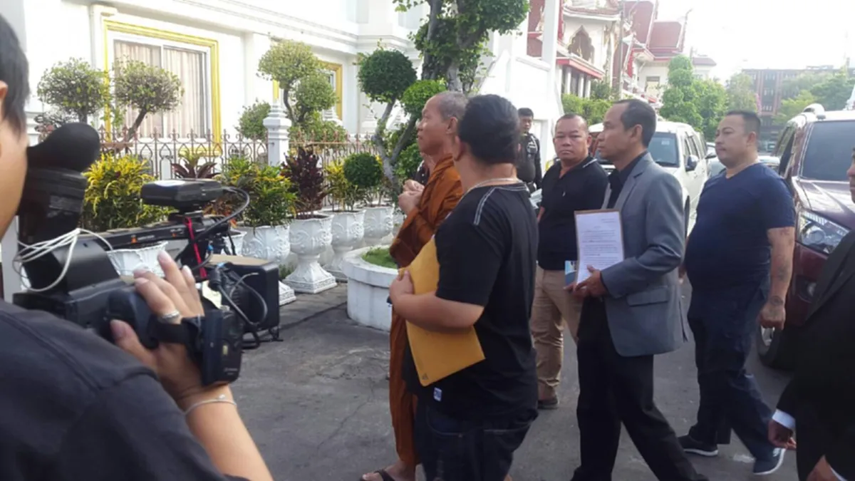 ให้พ้นจากความเป็นพระ !?!? "พระพุทธะอิสระ" เข้าพบ "เจ้าคณะภาค1" ตกลงถอดไม่ถอด "ธัมมชโย"...ผู้แก้ยากว่ายากสอนยาก (รายละเอียด)