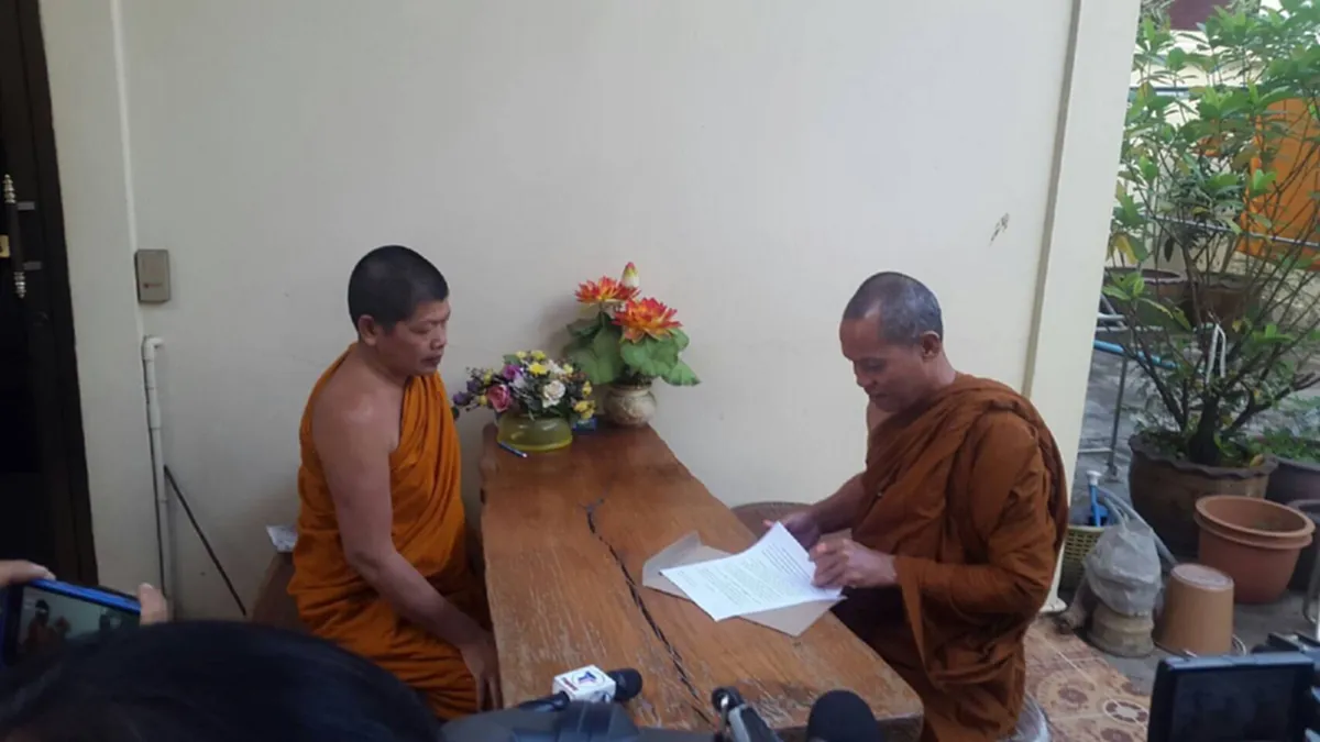 ให้พ้นจากความเป็นพระ !?!? "พระพุทธะอิสระ" เข้าพบ "เจ้าคณะภาค1" ตกลงถอดไม่ถอด "ธัมมชโย"...ผู้แก้ยากว่ายากสอนยาก (รายละเอียด)